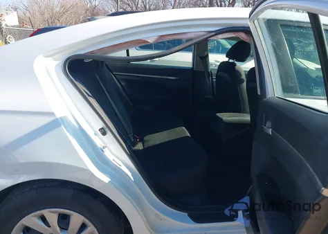 2019 Hyundai Elantra Se z USA, uszkodzony, nr VIN 5NPD74LF6KH473945